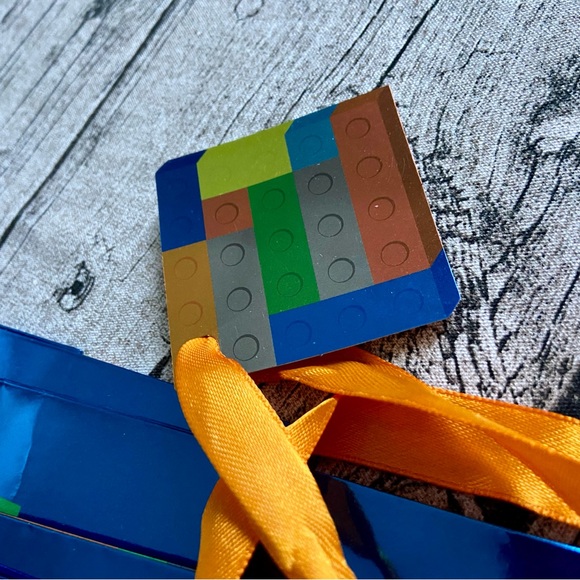 NEW. Birthday gift bags. Colorful building bricks design. - Picture 4 of 4